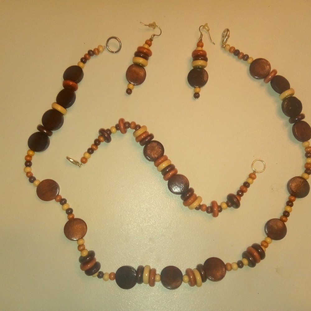3pc Jewelry set incl necklace, bracelet & earrings